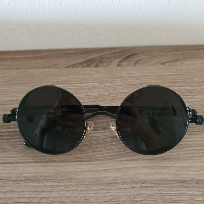 Óculos em metal preto estilo retro artesanais