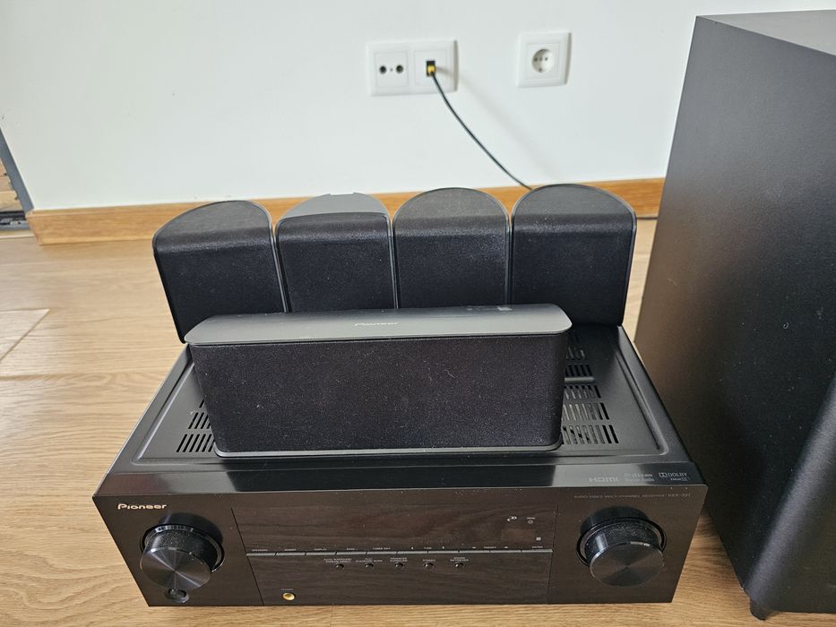 Conjunto de 5 colunas + subwoofer da Pioneer