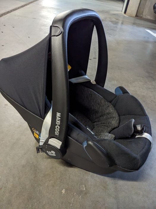 Fotelik samochodowy Maxi Cosi Pebble Pro i-Size czarny z bazą
