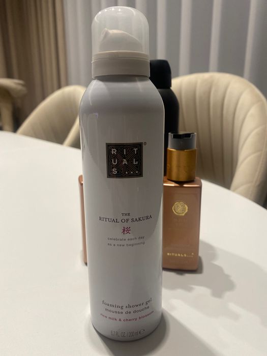 Ritual of Sakura Shower foam gel