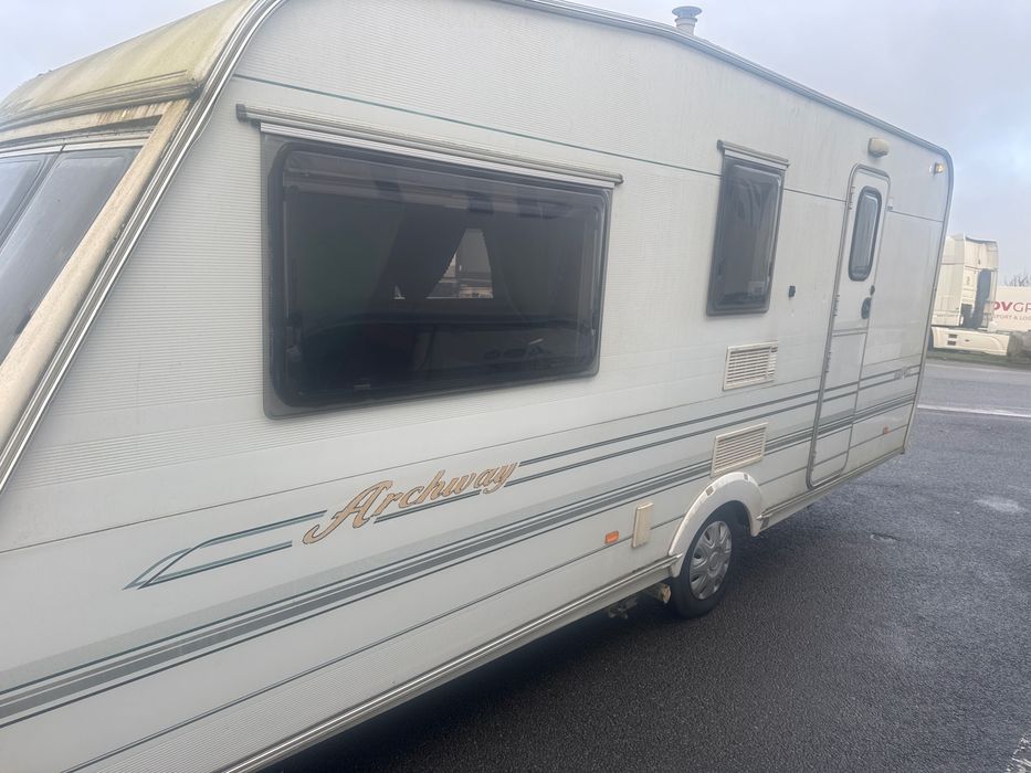 Caravana Swift Archway 4 camas 1999 ano