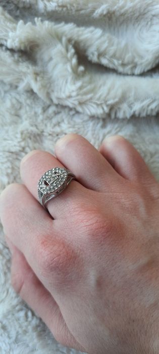 Srebrny bogatozdobiony pierścionek