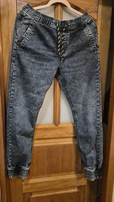 Spodnie joggery firmy Cropp