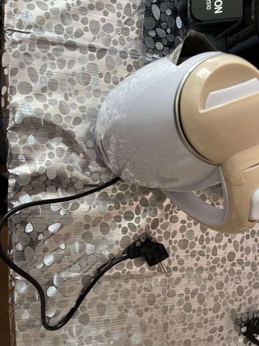 Чайник  електричний