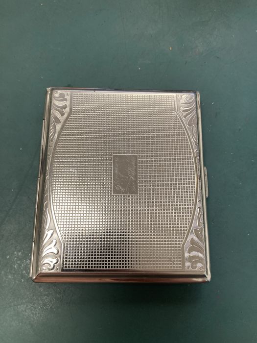 Cigarreira em pele, Ted Benson