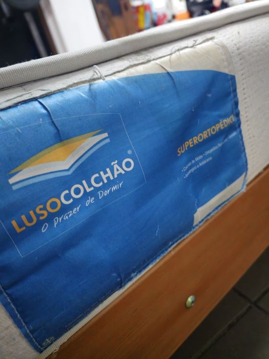 Cama e colchão ikea