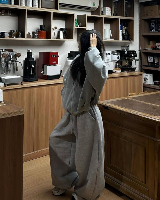 Обʼємний теплий спортивний костюм