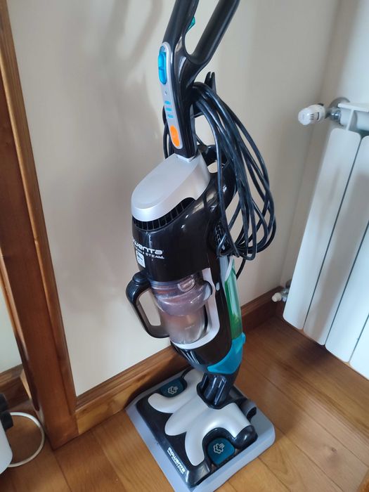Aspirador vertical da Rowenta com duas funções aspirar e a vapor