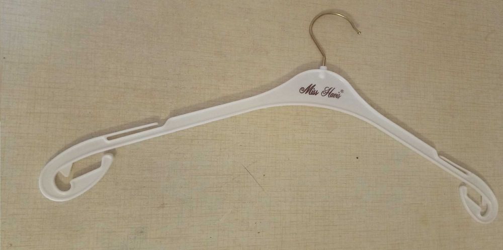 Плечики для одежды. Маникены.