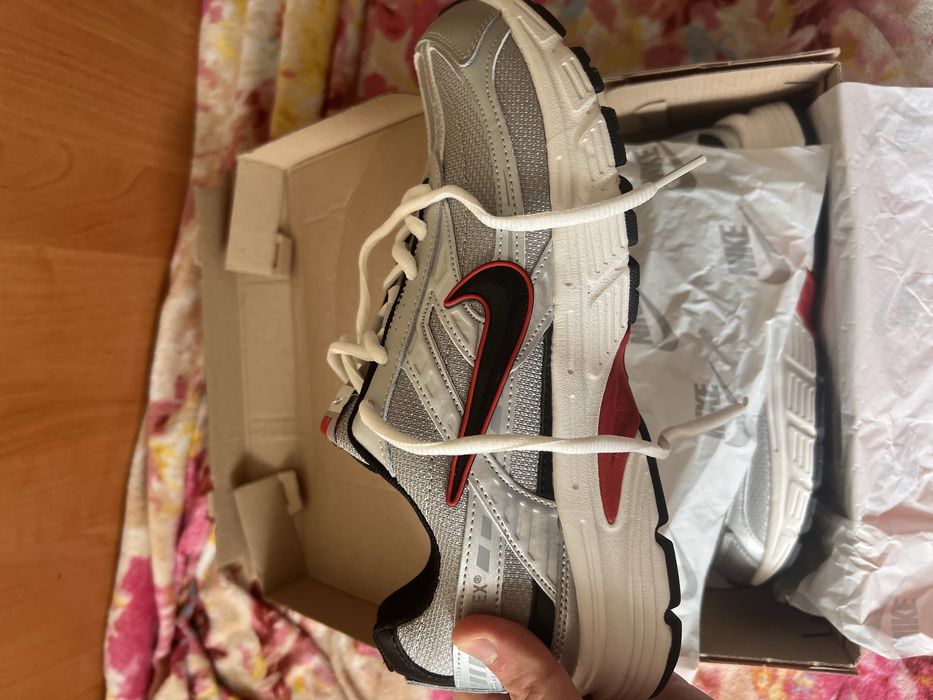 Продам кросівки Nike Initiator