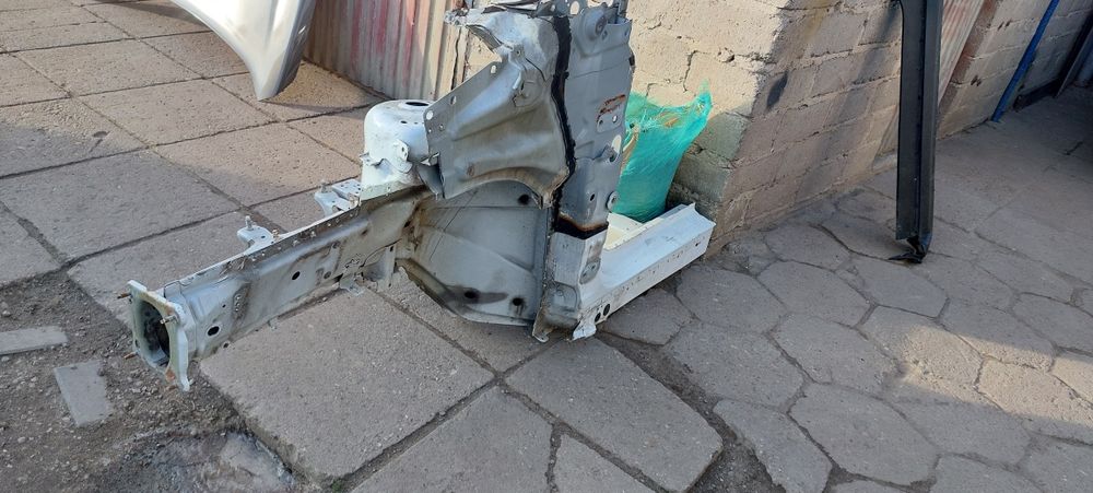 Ćwiartka Ford Connect, mk2 Maska , Gril