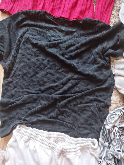 Pak ubrań damskich. L i Xl.