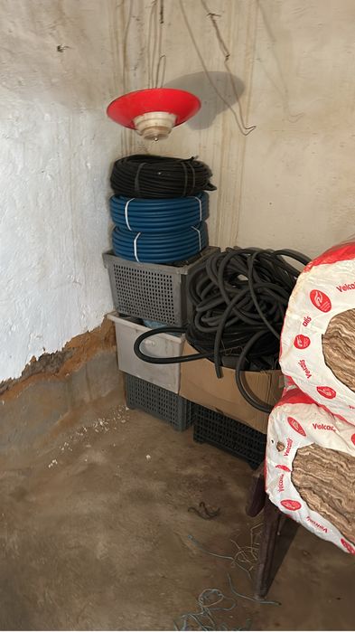 Vendo 2 casas em estado de ruína mais terreno com 1.000m2!