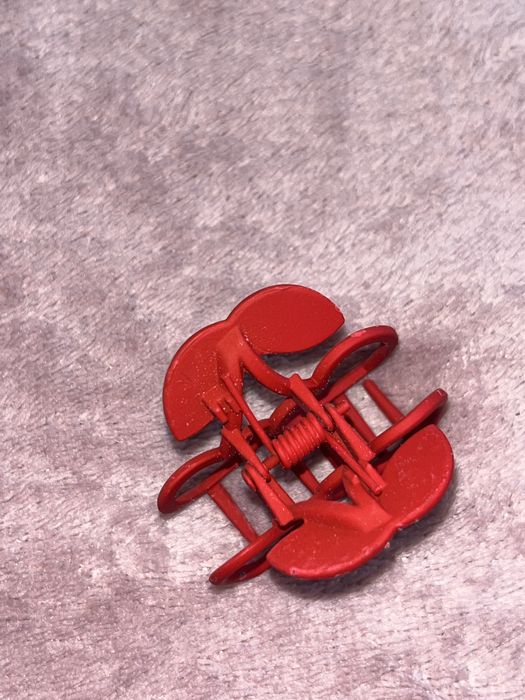 Metalowa spinka klamra wisienka