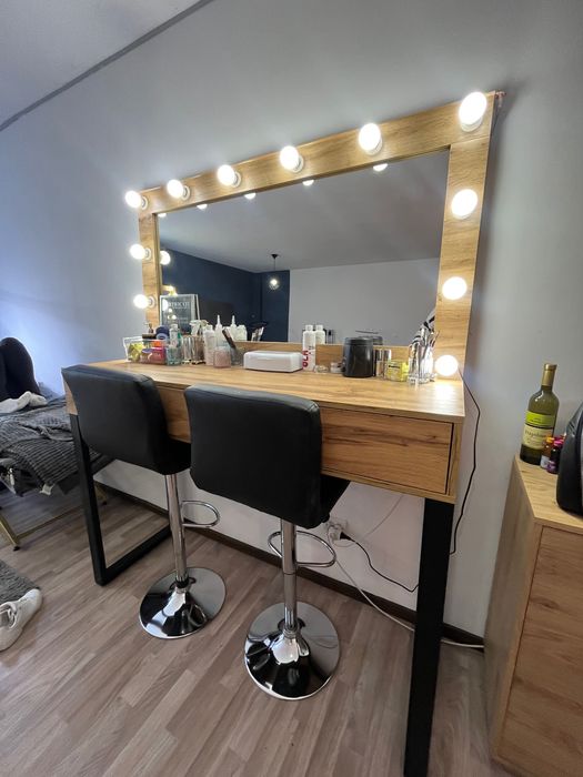 Візажний столик для б‘юті майстрів