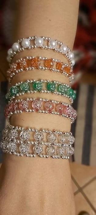 Pulseiras feitas à mao