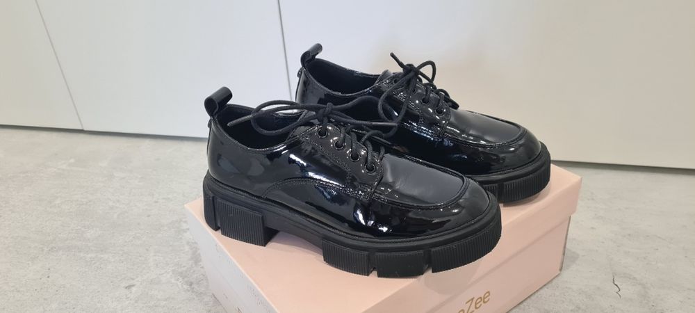 mokasyny lakierowane r. 33