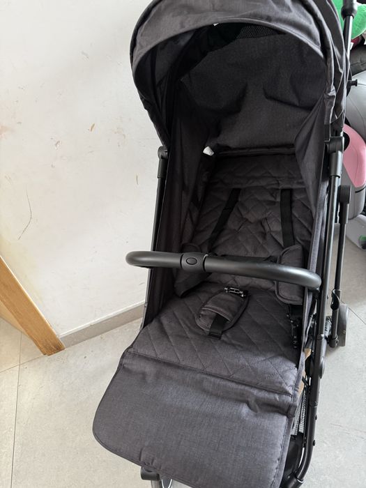 Коляска для прогулянок та подорожей  chicco trolley me