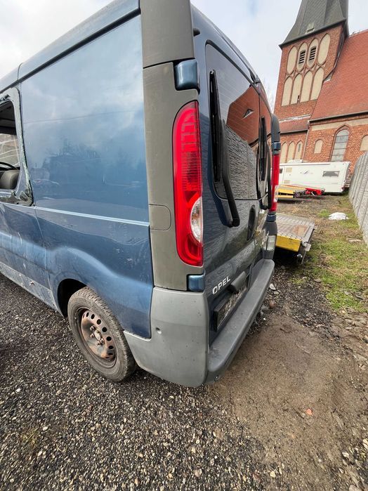 opel vivaro 2.5 cdti G9U630 PF6012 21E samochód na części