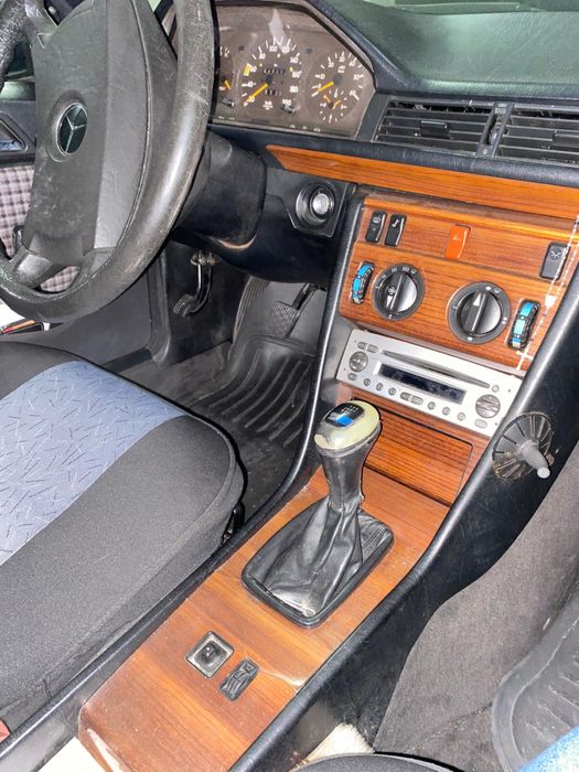 Mercedes   250D  w124 sportline