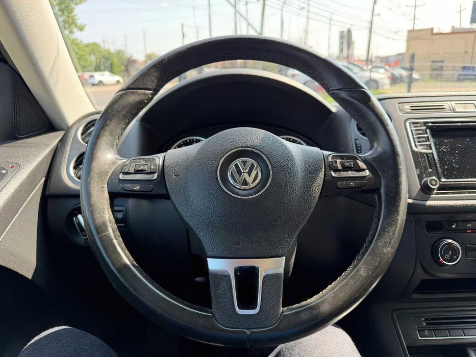 Volkswagen Tiguan      2016