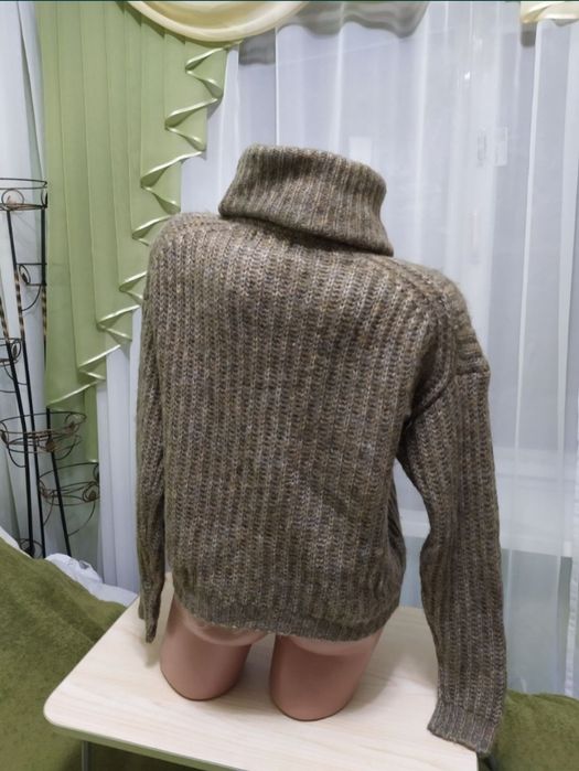 Женский теплый свитер