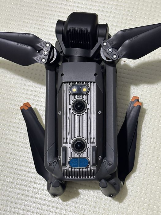 Mavic 3, 5 акумів, 2 зарадяки, 2 пульта мавік 3