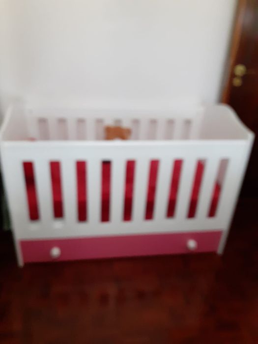 Cama berço com gavetão