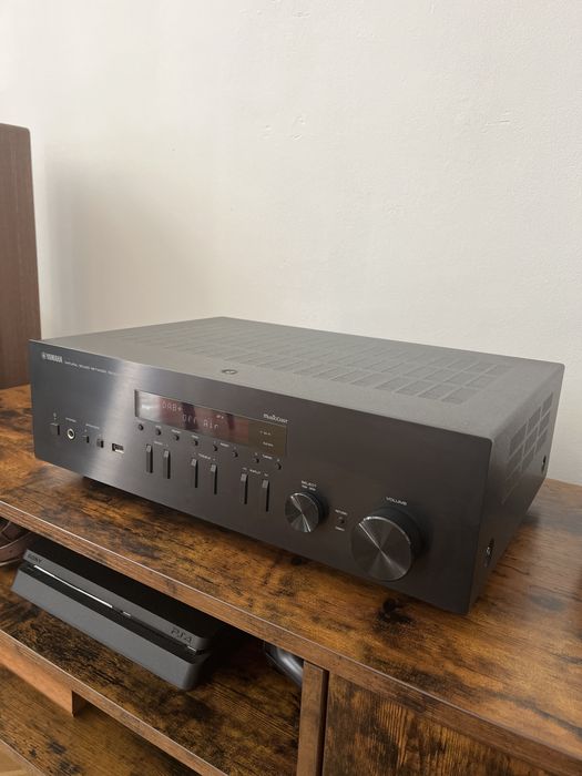 Amplituner Yamaha R-N402D MusicCast