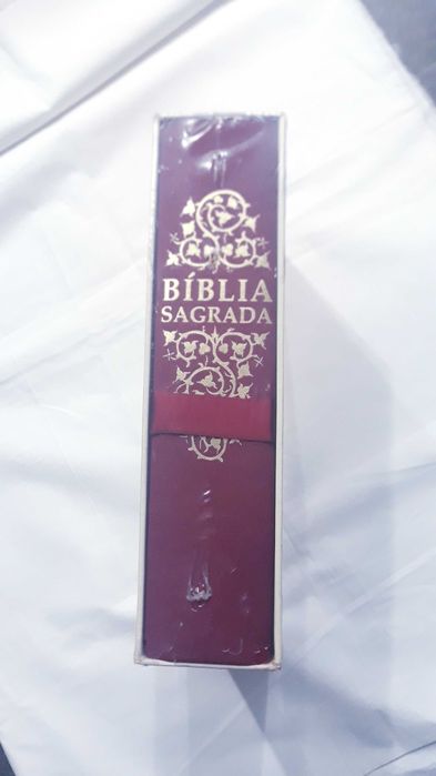 Bíblia Sagrada. Círculo de leitores.