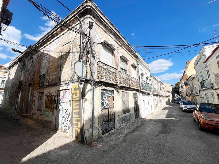 VENDEM-SE 2 PRÉDIOS - REMODELAÇÃO TOTAL - B. FONTE NOVA