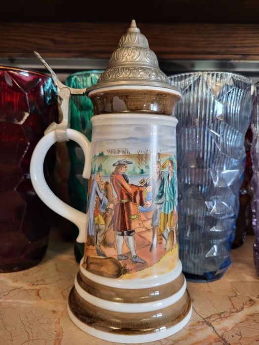 Duży porcelanowy sygnowany kufel z cynową klapką