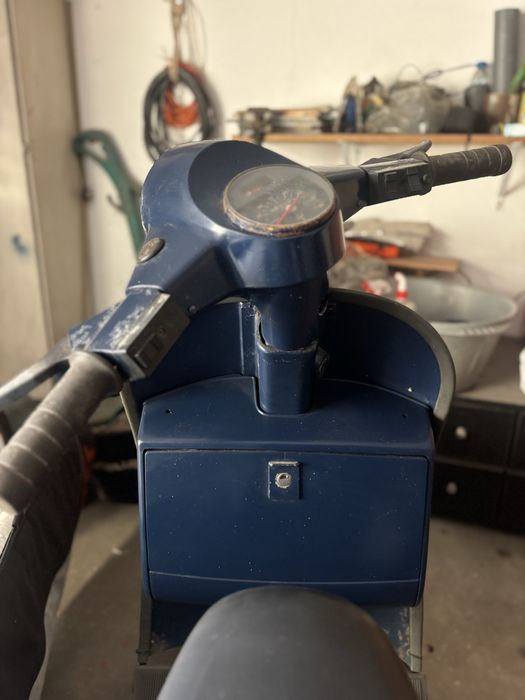 Vespa pk  azul marinho , precisa de afinar e mudar velas , 50 c