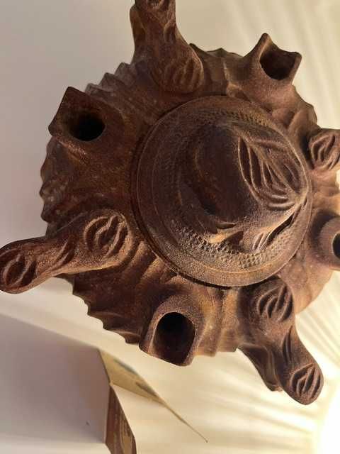 Objeto Icônico em artesanato esculpido à Mão