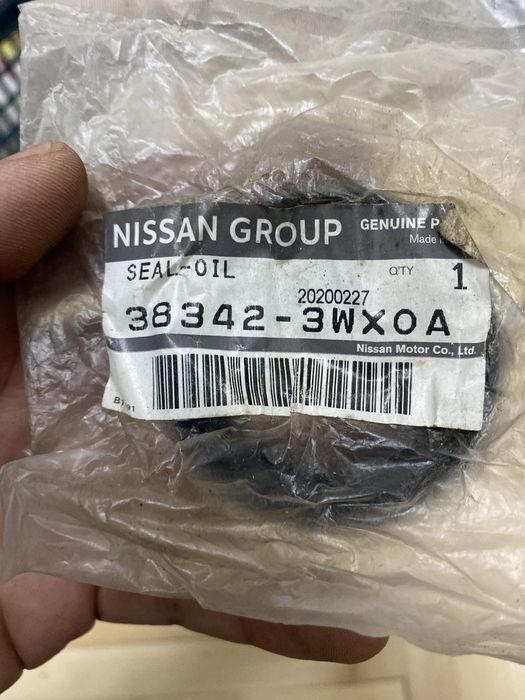 Сальник лівої полуосі передній колінвала  383423WX0A nissan