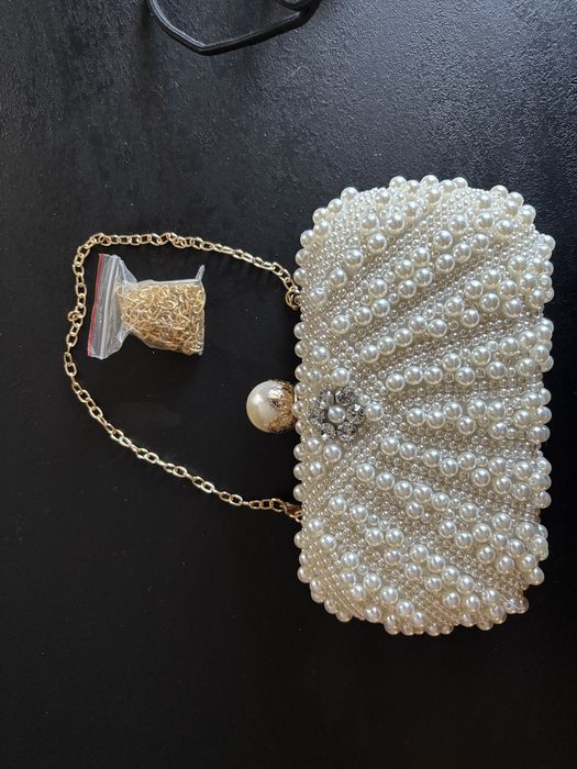 Perłowa kopertówka