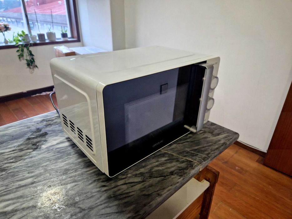 Microondas e grill Cecotec ProClean 3110 20 l 700W Excelente estado
