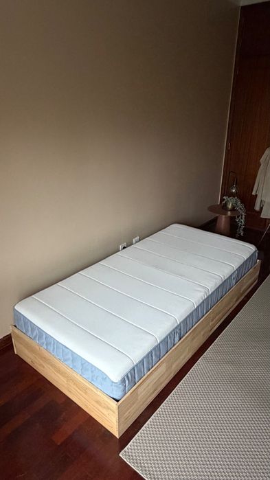 Vendo Cama Solteiro c/ colchão