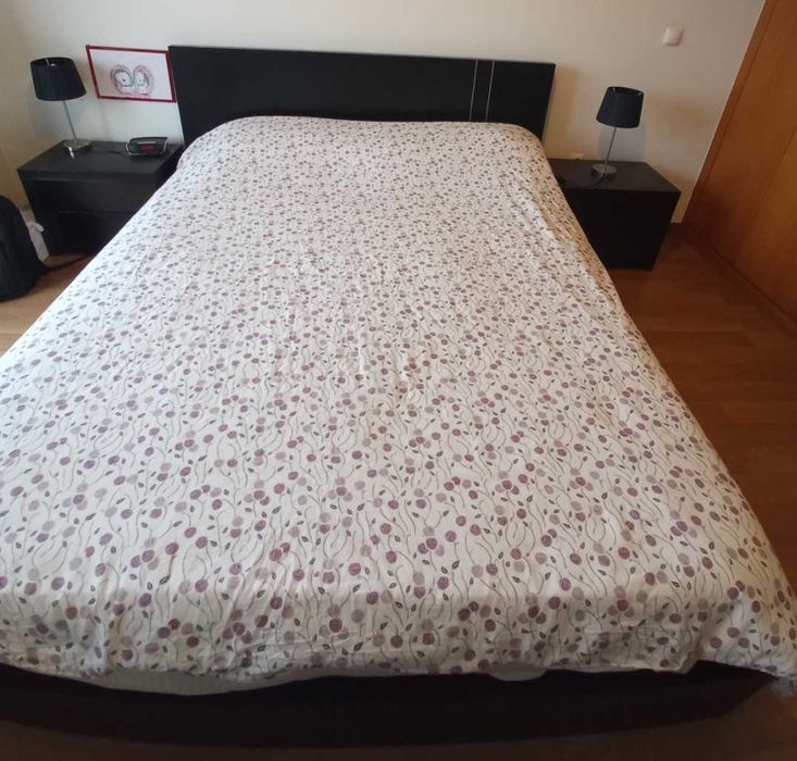 Cama com muita arrumação ( colchão 160*195)