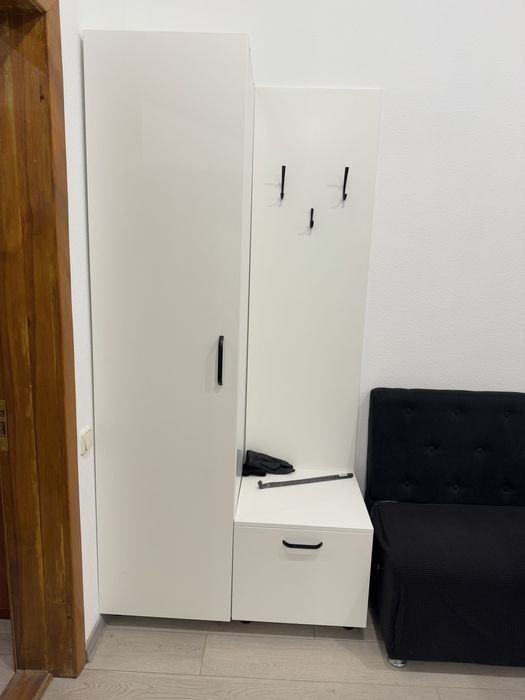 Шафа та вішалка для кабінету