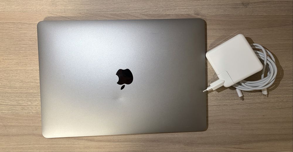 Продам Apple MacBook Pro 13 Touch Bar 256gb 2016 р