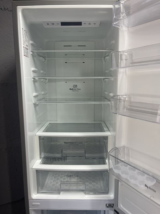 Холодильник 2 м No Frost  LG GBB530PZCFB
