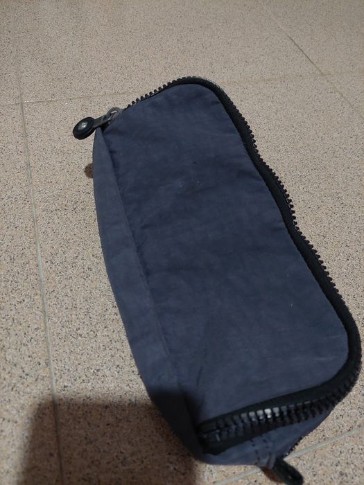 Vendo estojo azulado