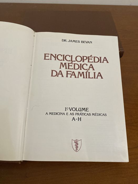 Coleção de Livros Enciclopedia Médica da Família de Dr. James Bevan