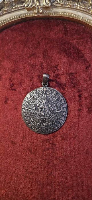 Duza srebrna zawieszka aztecki bog slonca