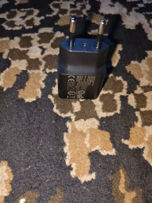 ladowarka z kablem 20Wat nowa