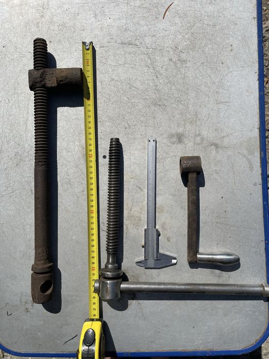 Винты для слесарных тисков