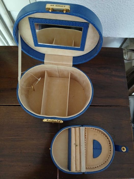 Porta jóias em pele dom chave,da marca Sir Rondo's. Excelente estado