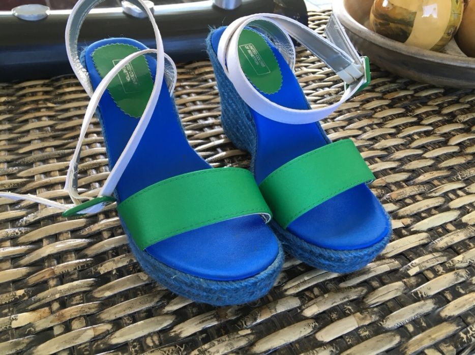 Sandálias/Sapatos salto alto azuis e verdes, marca Benetton - NOVOS