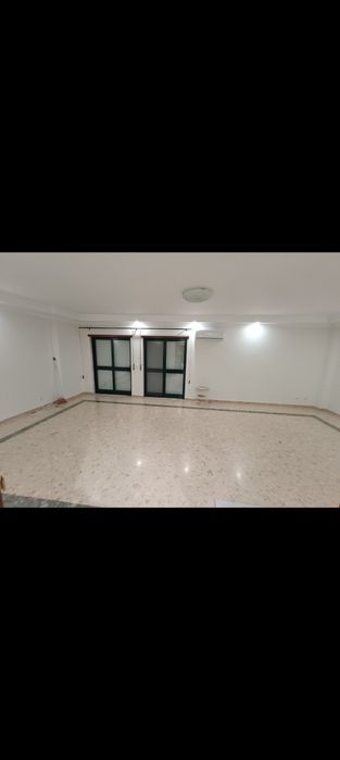 Instalação de chão flutuante ou vinílico.